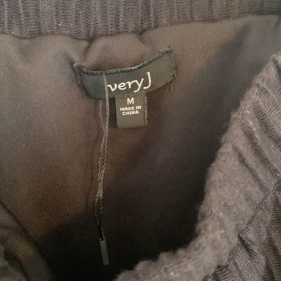 Pleated Black Midi Skirt - Picture 5 of 6